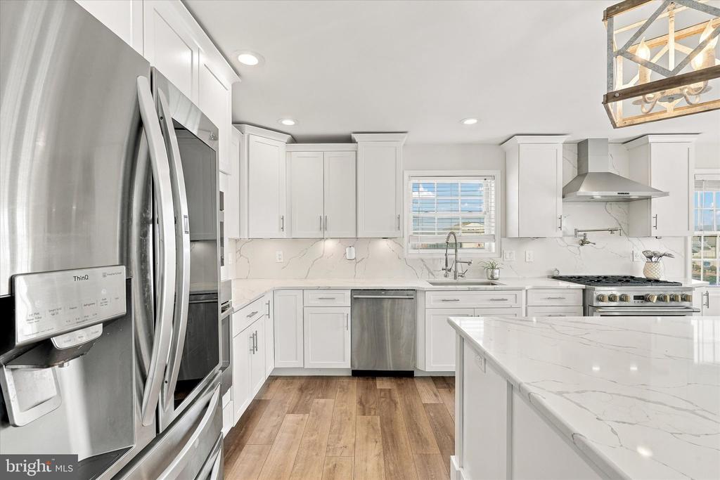 7 W NAVASINK DRIVE