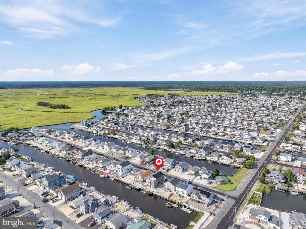 7 W NAVASINK DRIVE