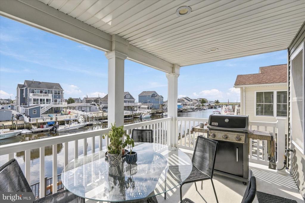 7 W NAVASINK DRIVE