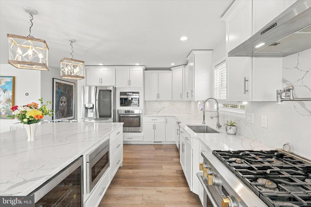 7 W NAVASINK DRIVE