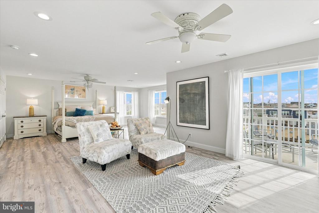 7 W NAVASINK DRIVE