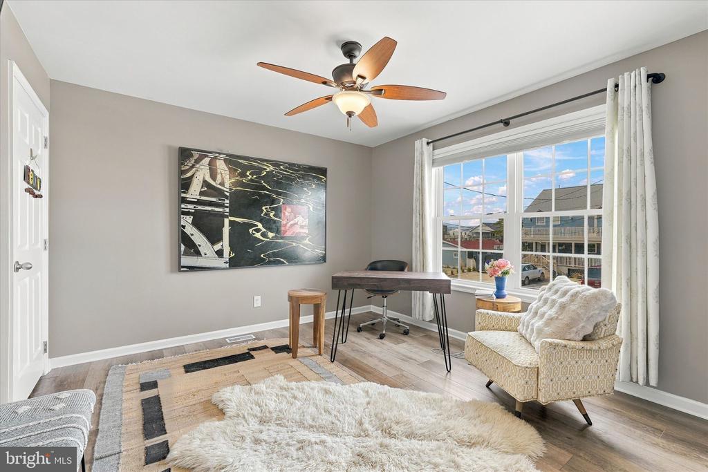 7 W NAVASINK DRIVE