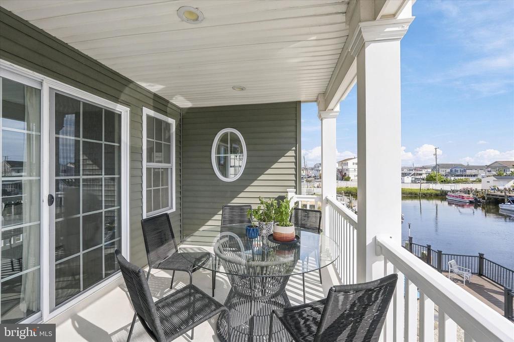 7 W NAVASINK DRIVE