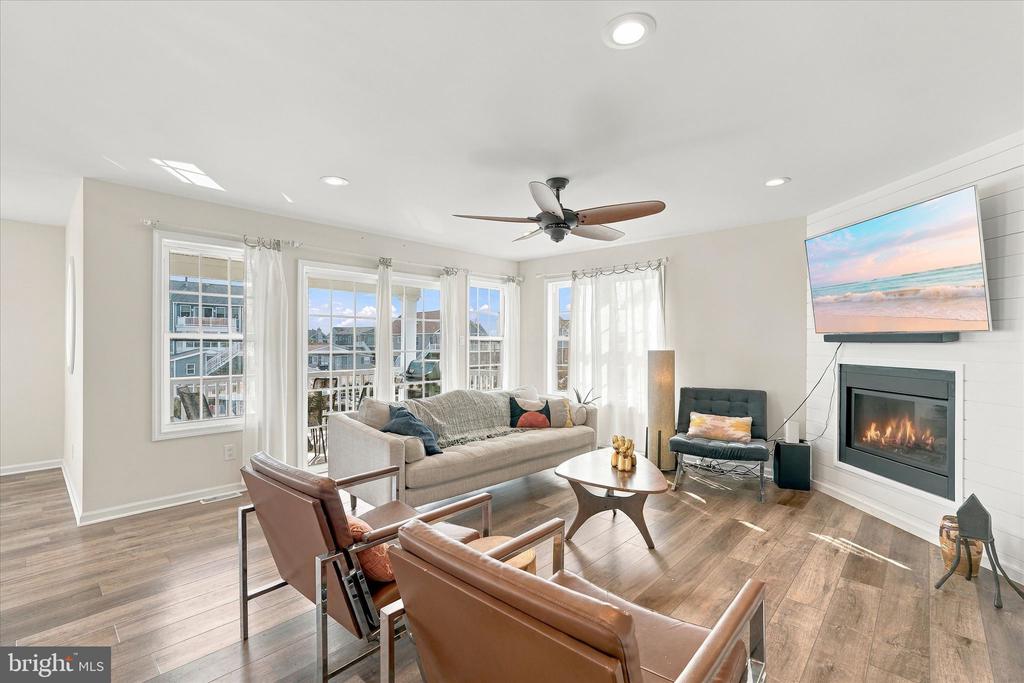 7 W NAVASINK DRIVE