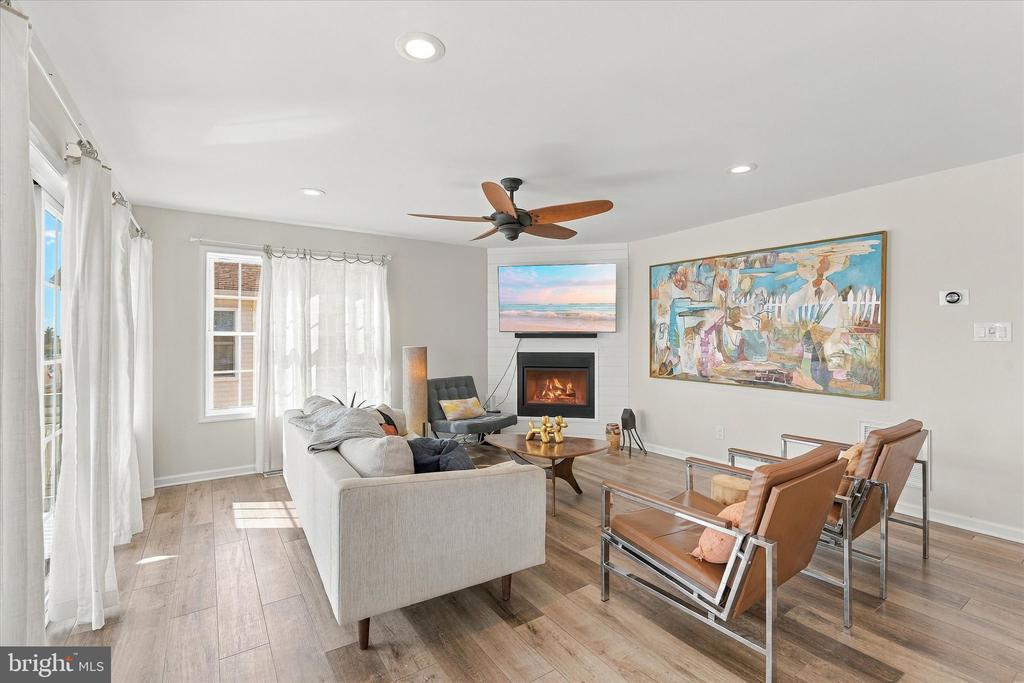 7 W NAVASINK DRIVE