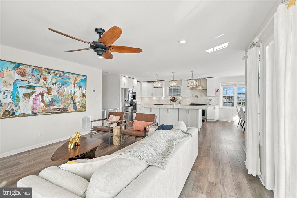 7 W NAVASINK DRIVE