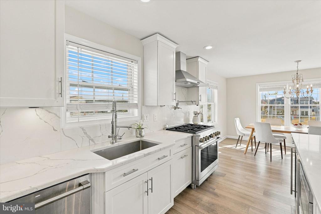 7 W NAVASINK DRIVE