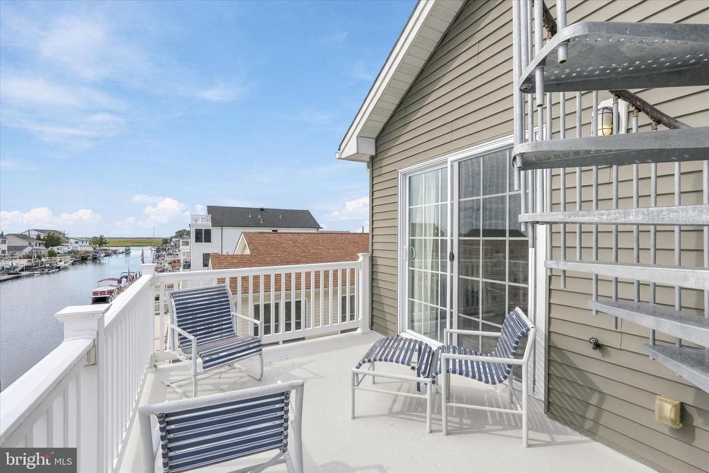 7 W NAVASINK DRIVE