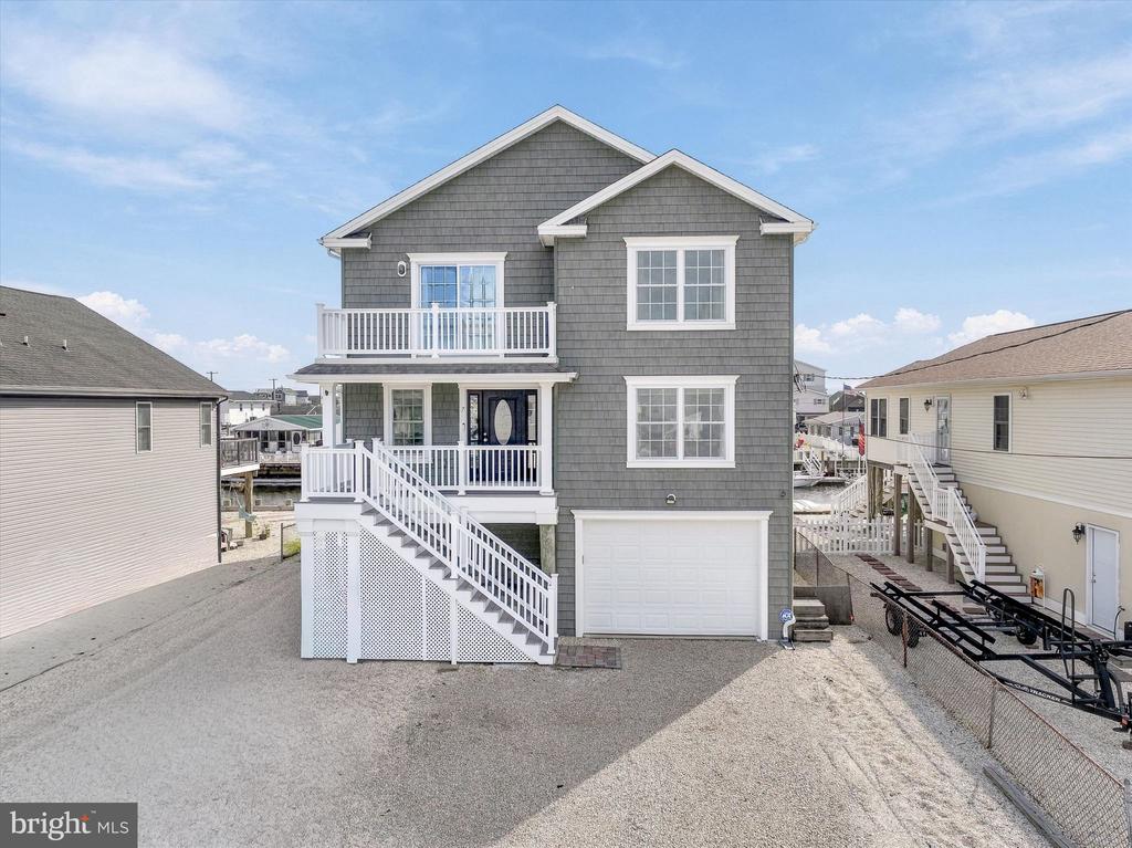 7 W NAVASINK DRIVE