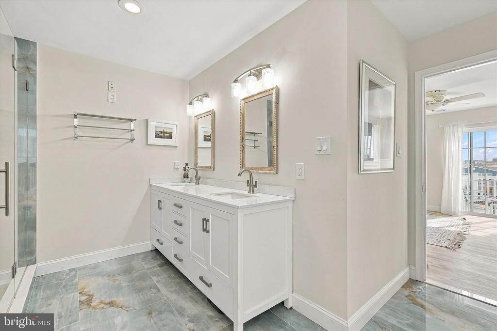 7 W NAVASINK DRIVE