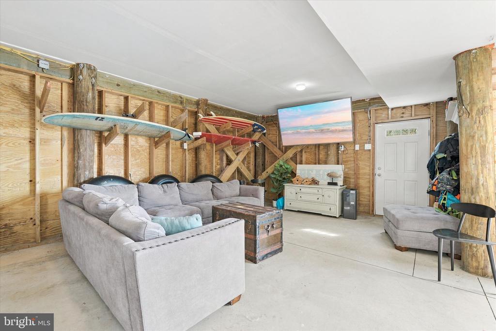 7 W NAVASINK DRIVE