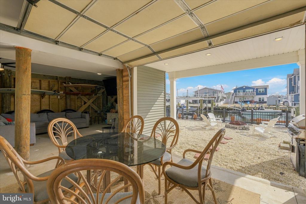 7 W NAVASINK DRIVE