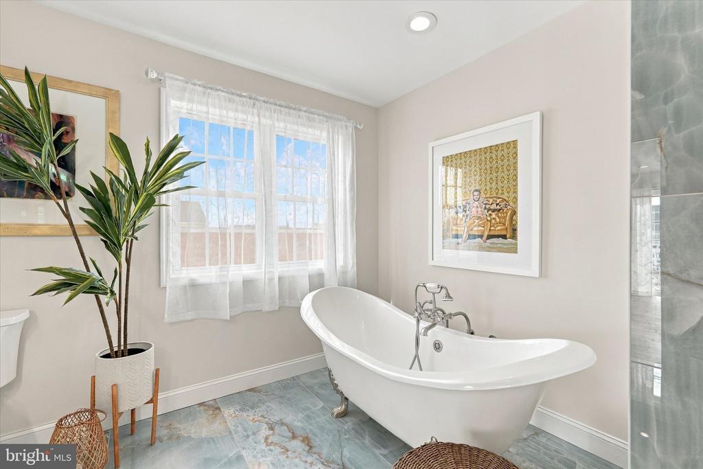 7 W NAVASINK DRIVE