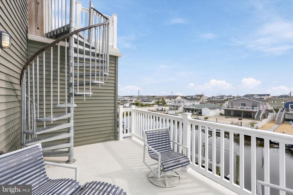 7 W NAVASINK DRIVE