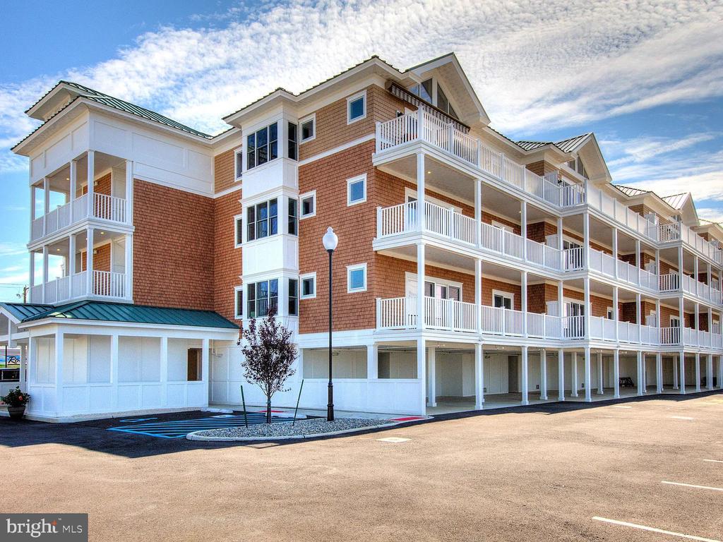 101 W 9TH STREET Unit: 106