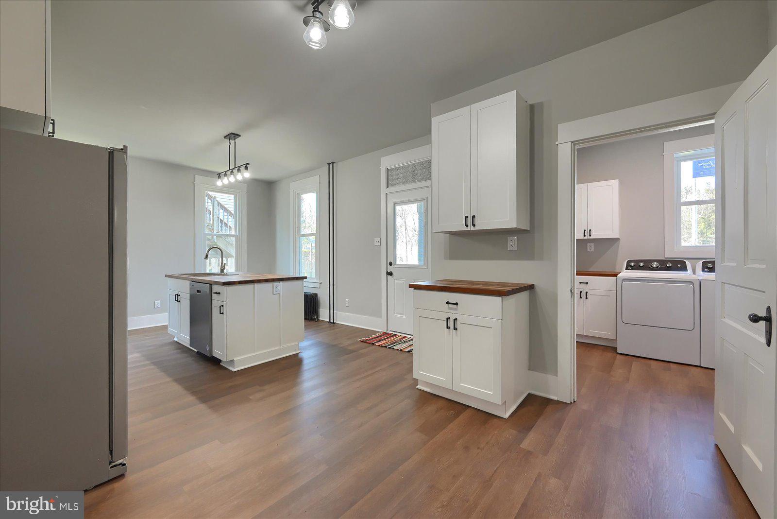 325 W HIGH STREET