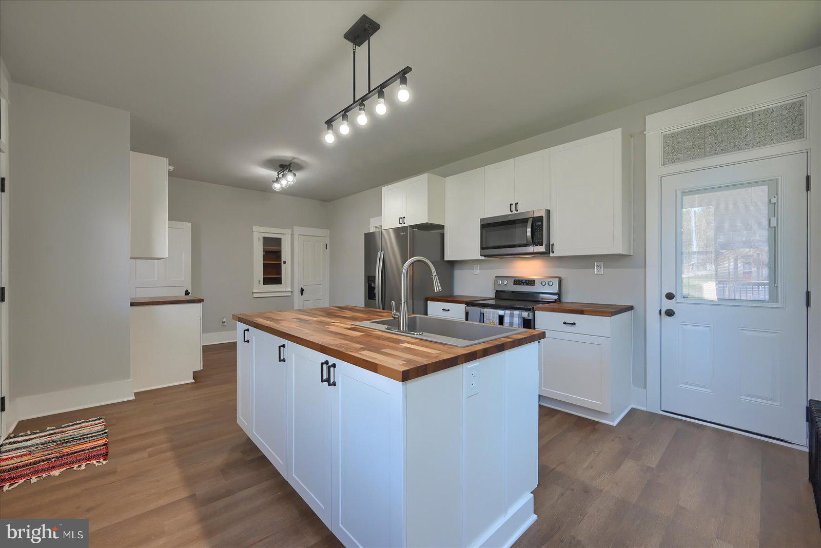 325 W HIGH STREET