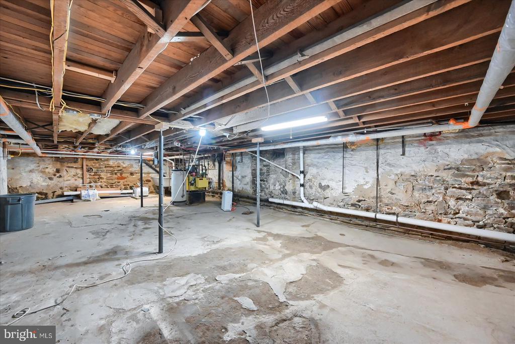 325 W HIGH STREET
