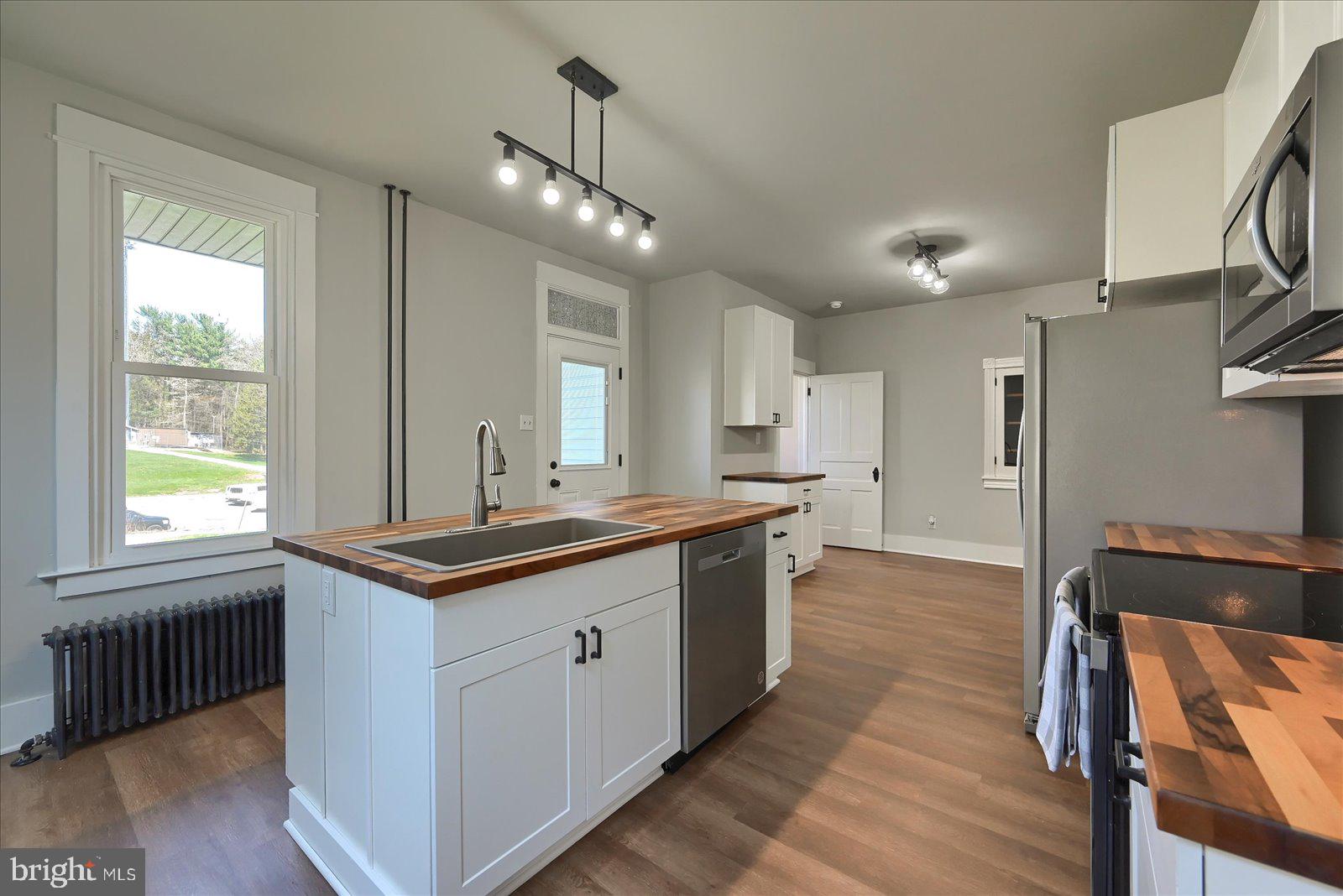 325 W HIGH STREET