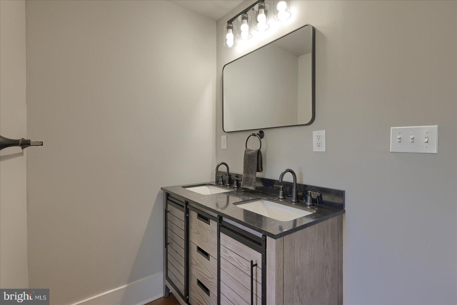 325 W HIGH STREET