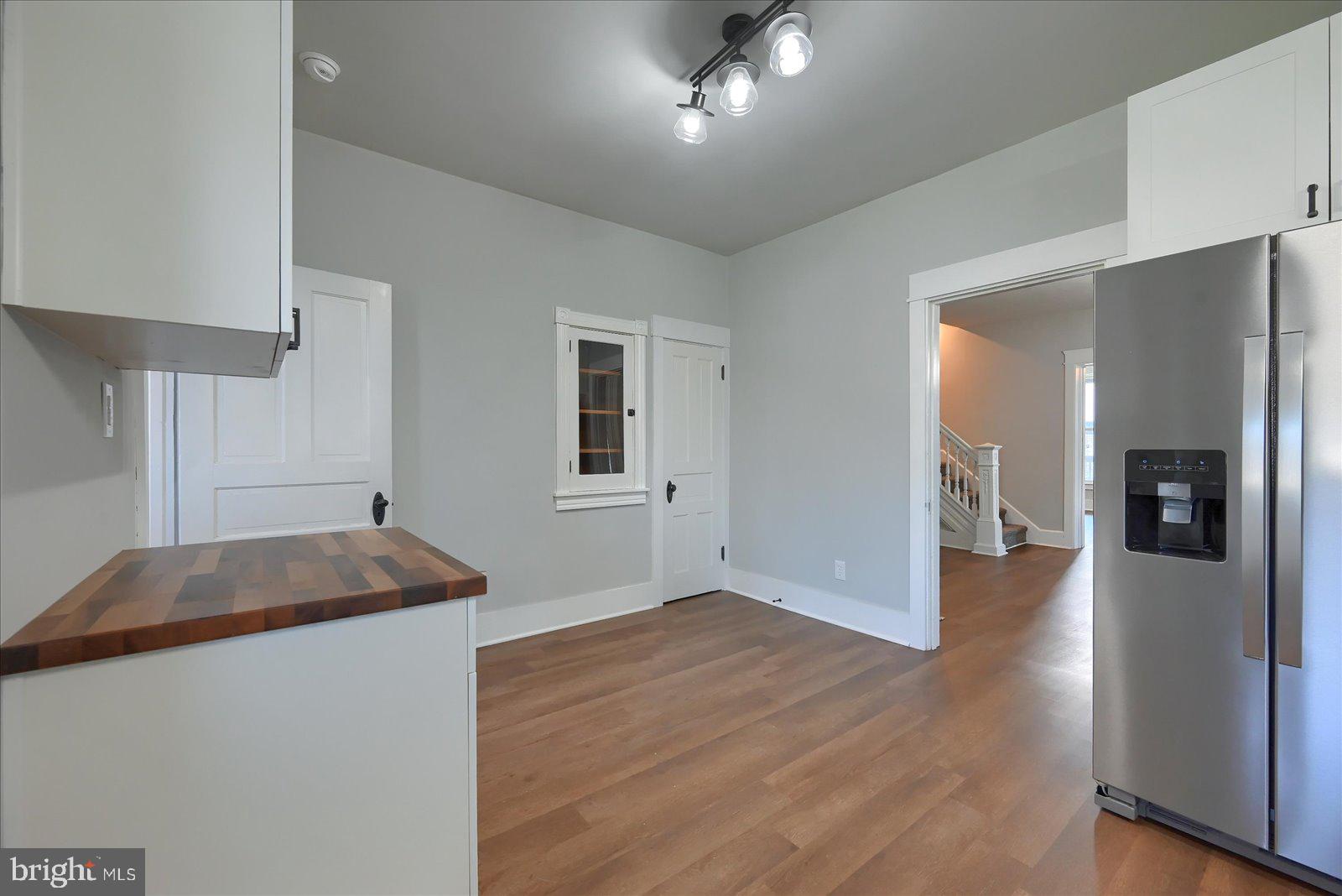 325 W HIGH STREET