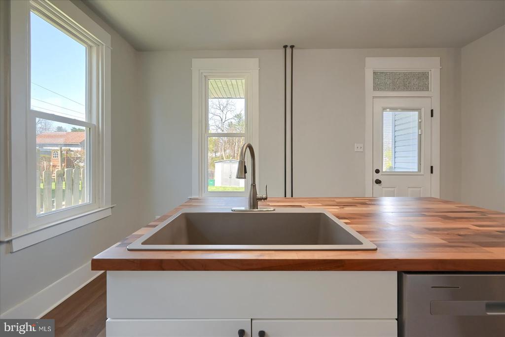 325 W HIGH STREET