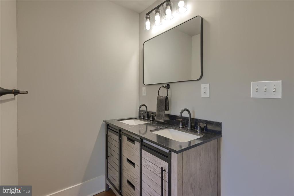 325 W HIGH STREET