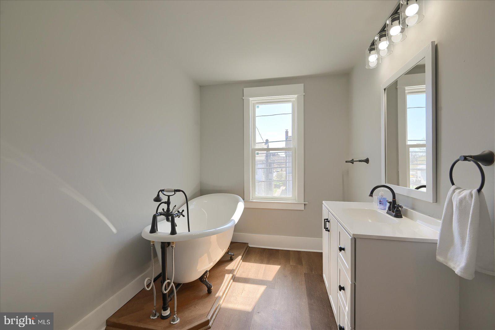 325 W HIGH STREET