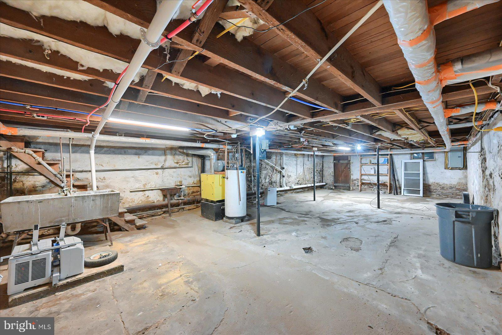 325 W HIGH STREET