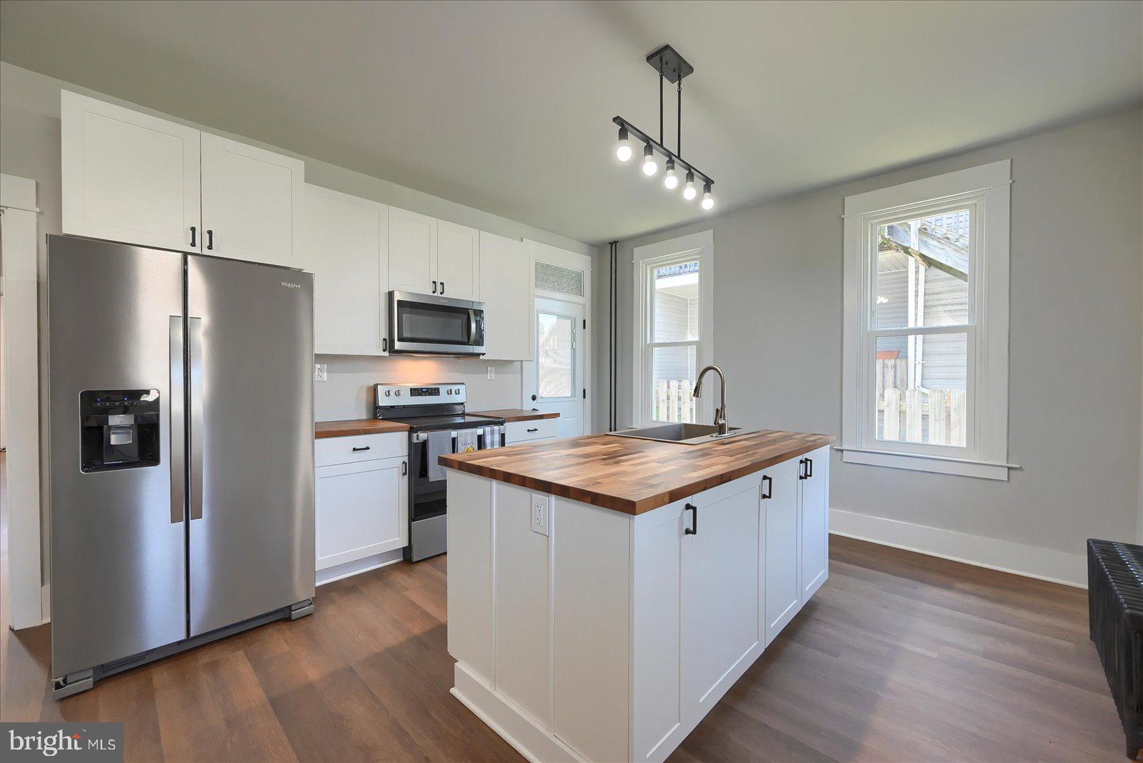 325 W HIGH STREET