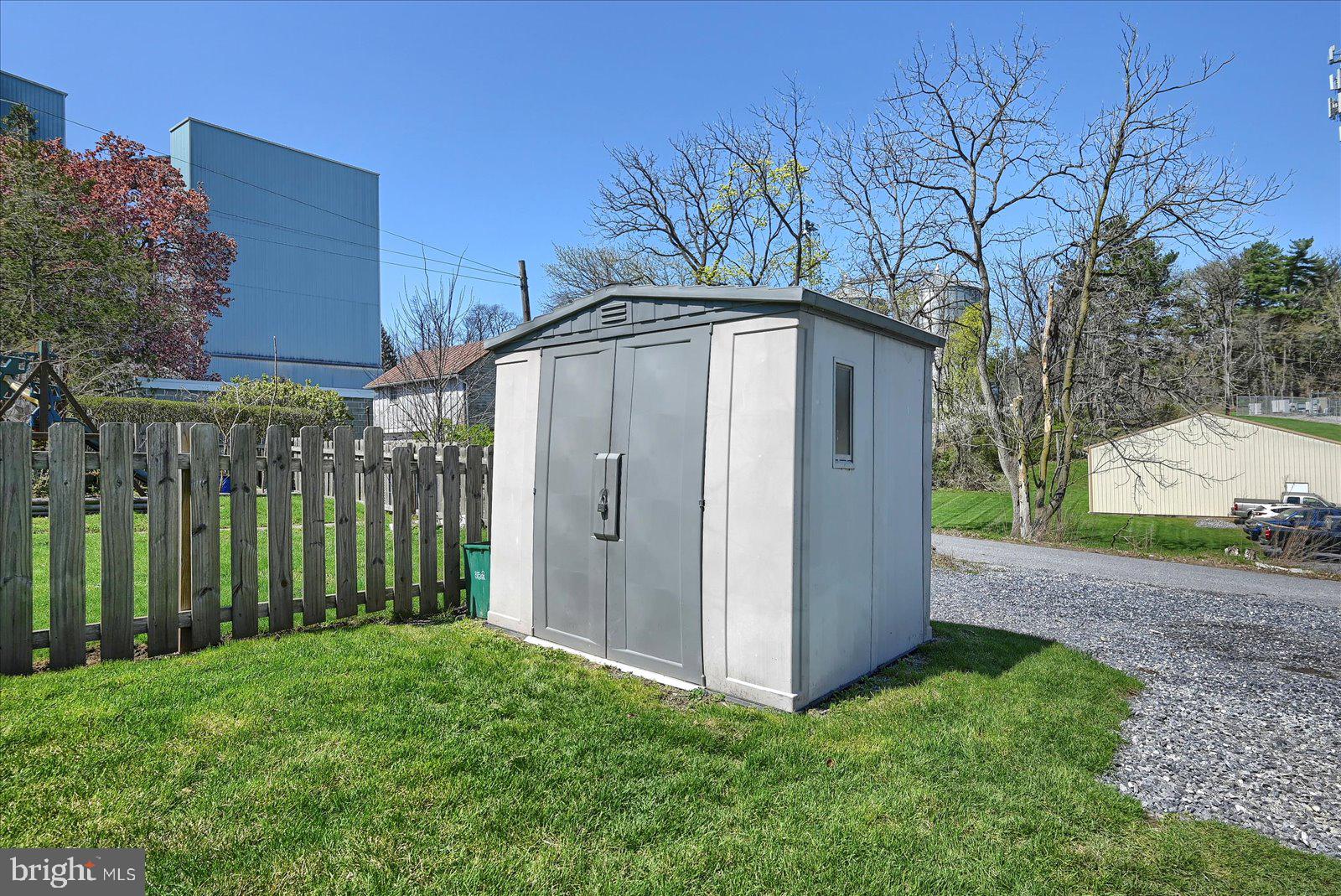 325 W HIGH STREET