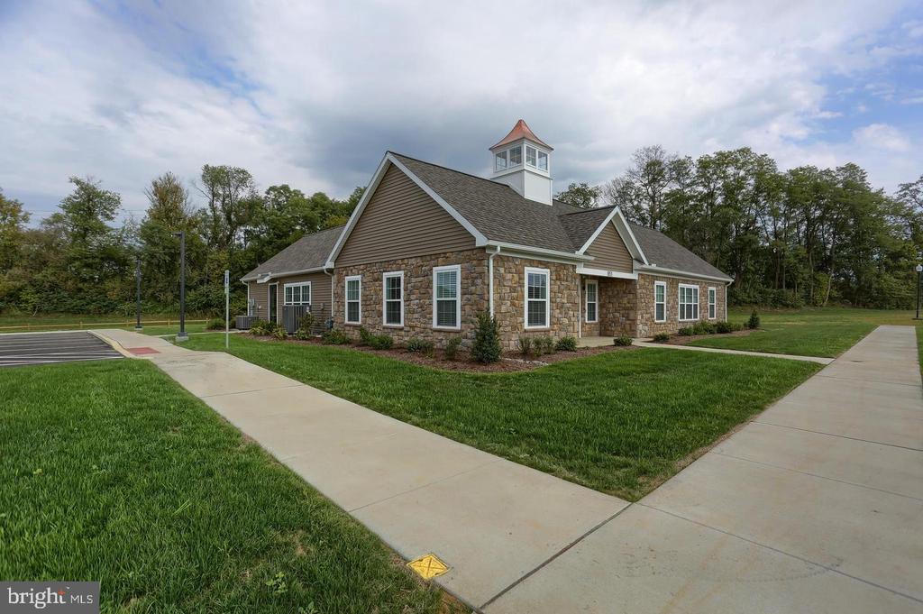 732 FARMWOOD LANE