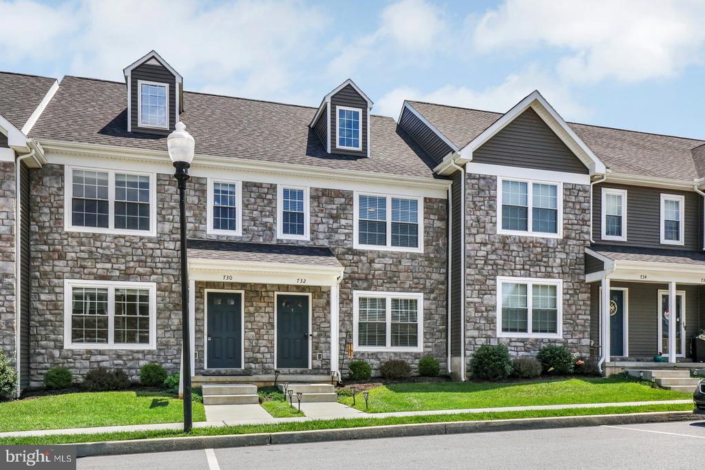 732 FARMWOOD LANE