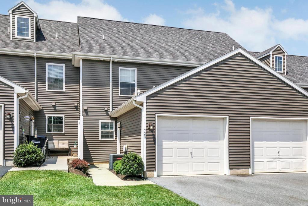 732 FARMWOOD LANE