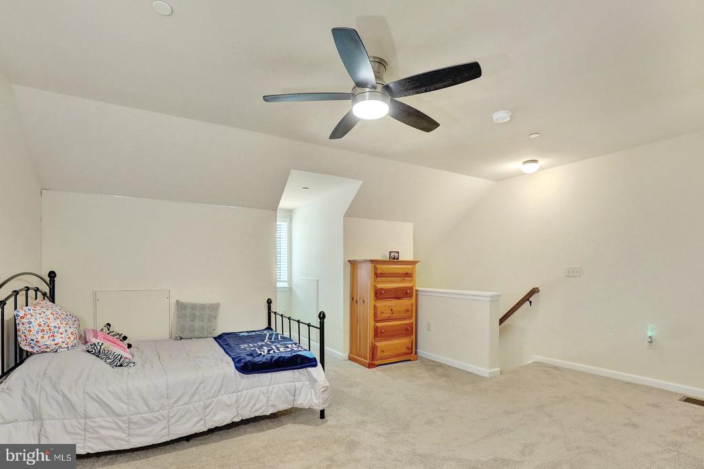 732 FARMWOOD LANE