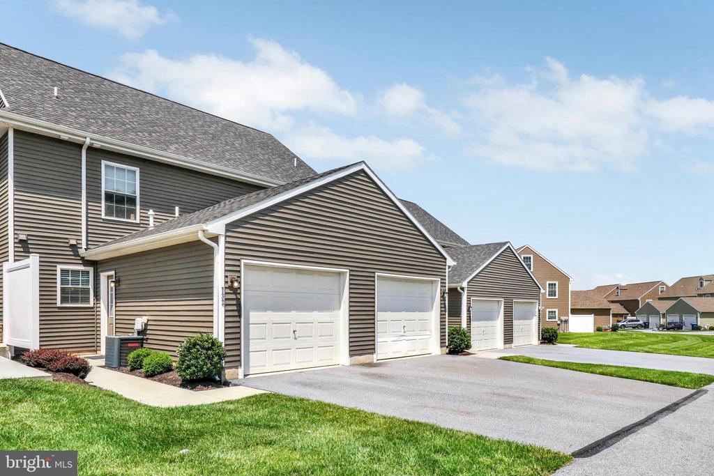 732 FARMWOOD LANE