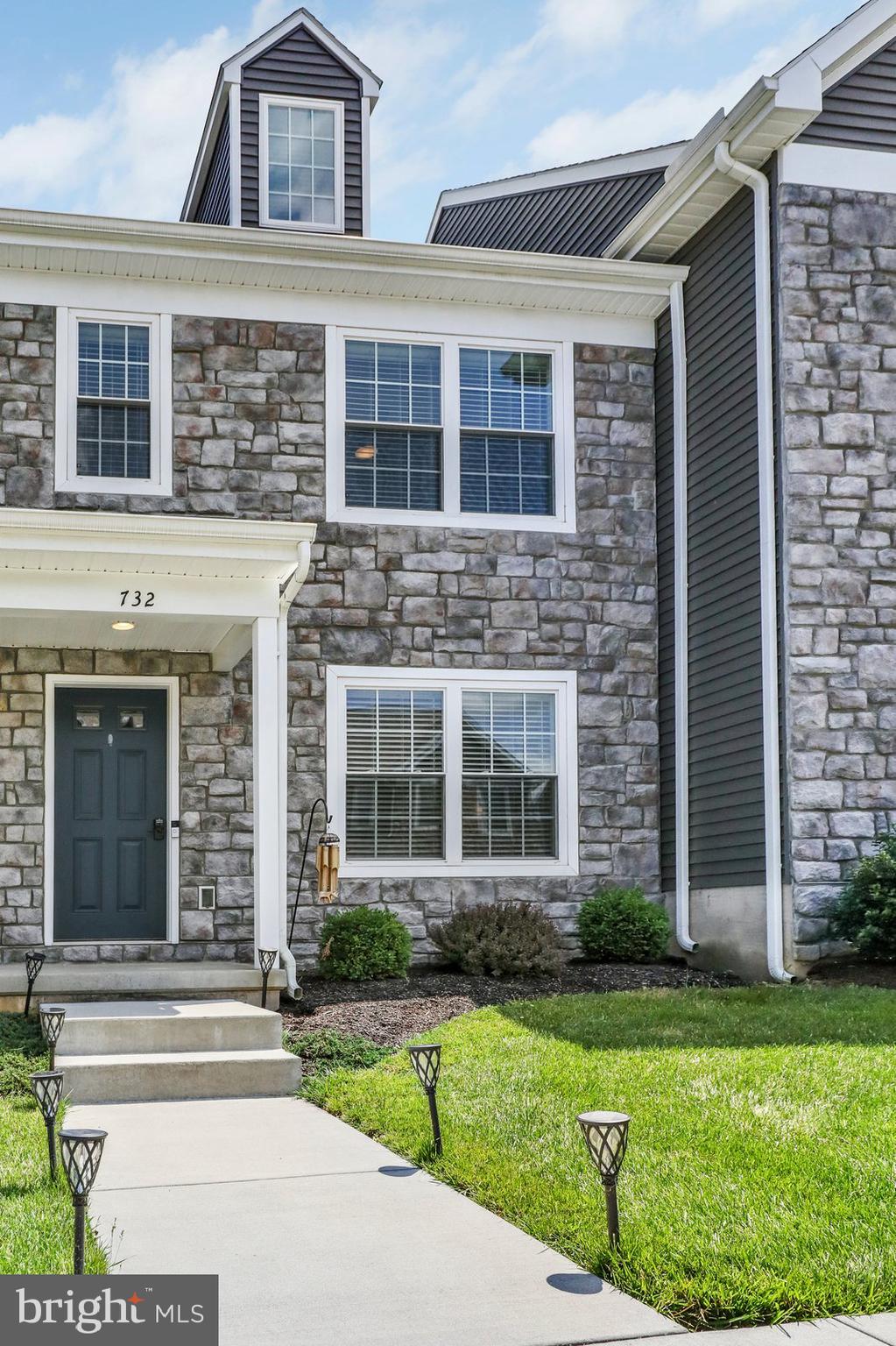 732 FARMWOOD LANE