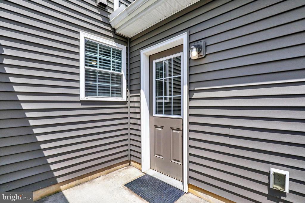732 FARMWOOD LANE