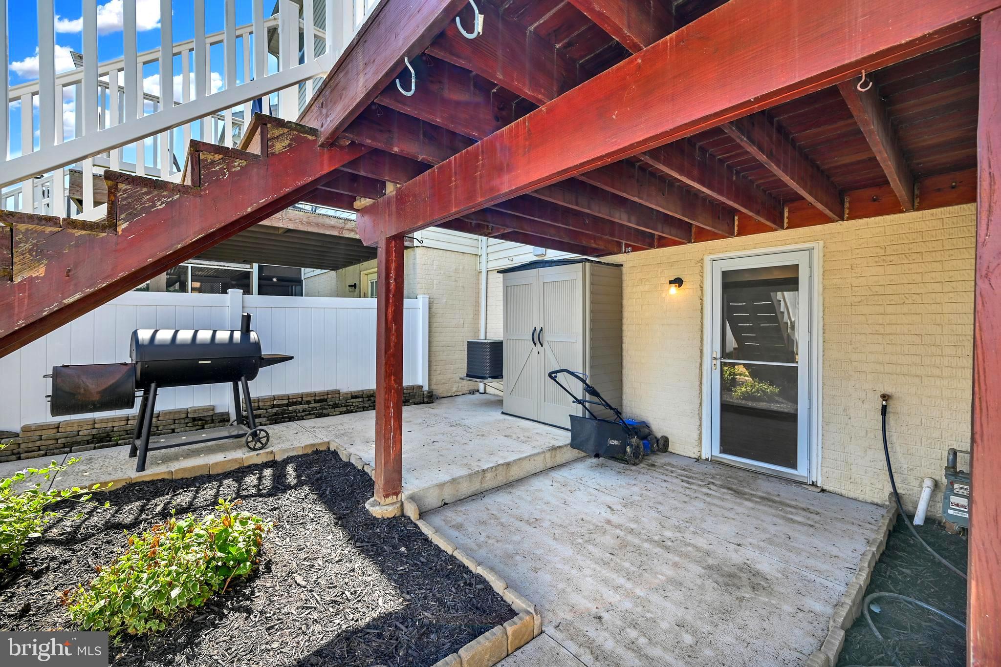 1236 LEDGE DRIVE