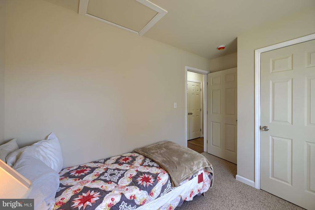 282 COTTAGE HILL RD