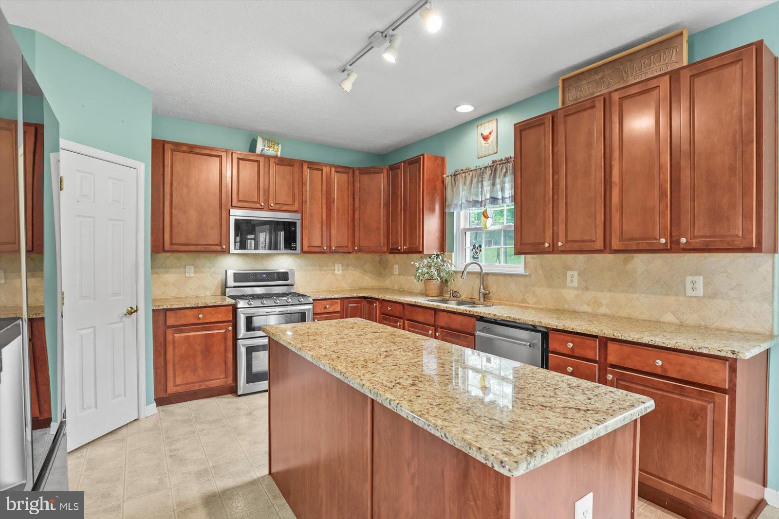 1280 CRANBERRY LANE W