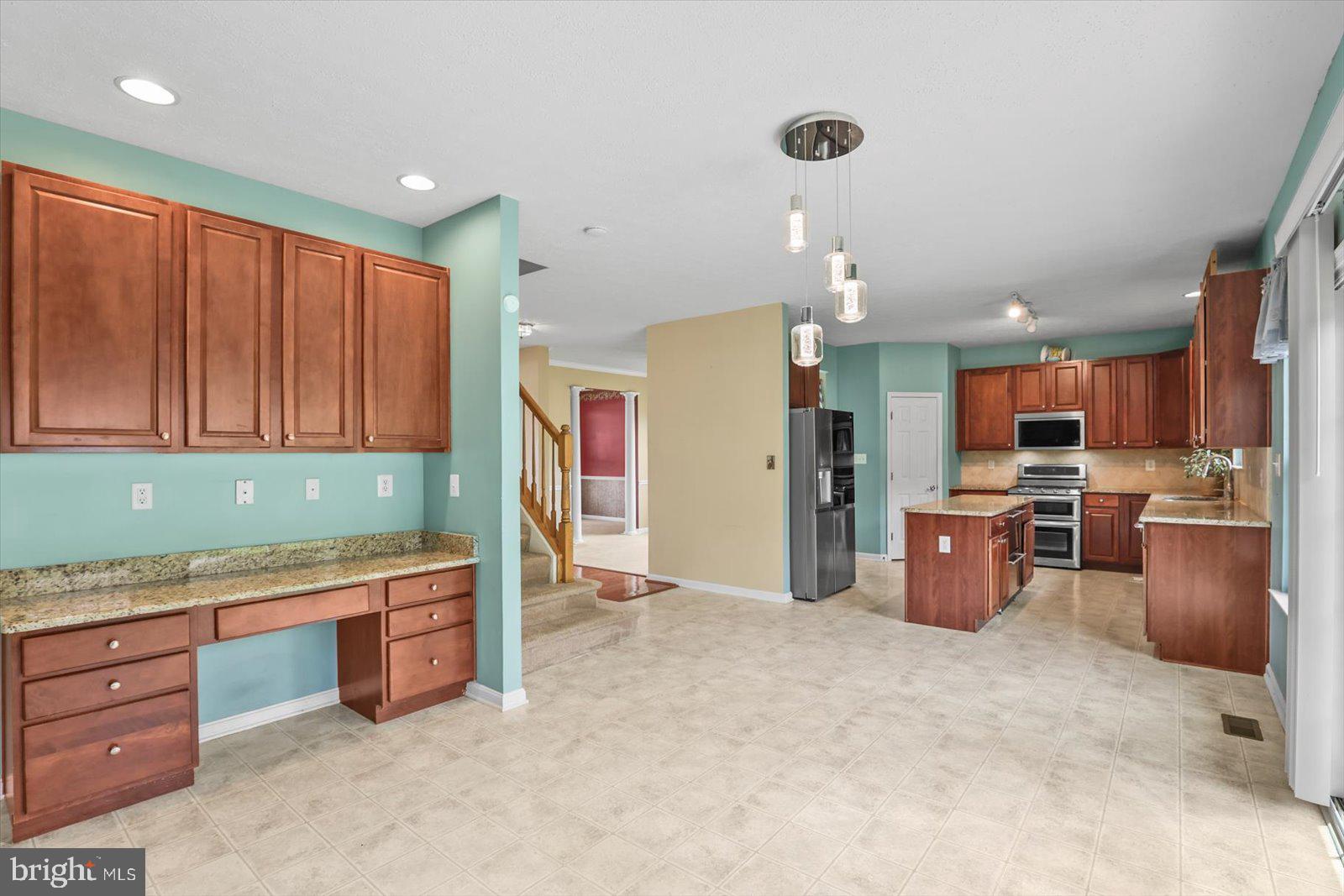 1280 CRANBERRY LANE W