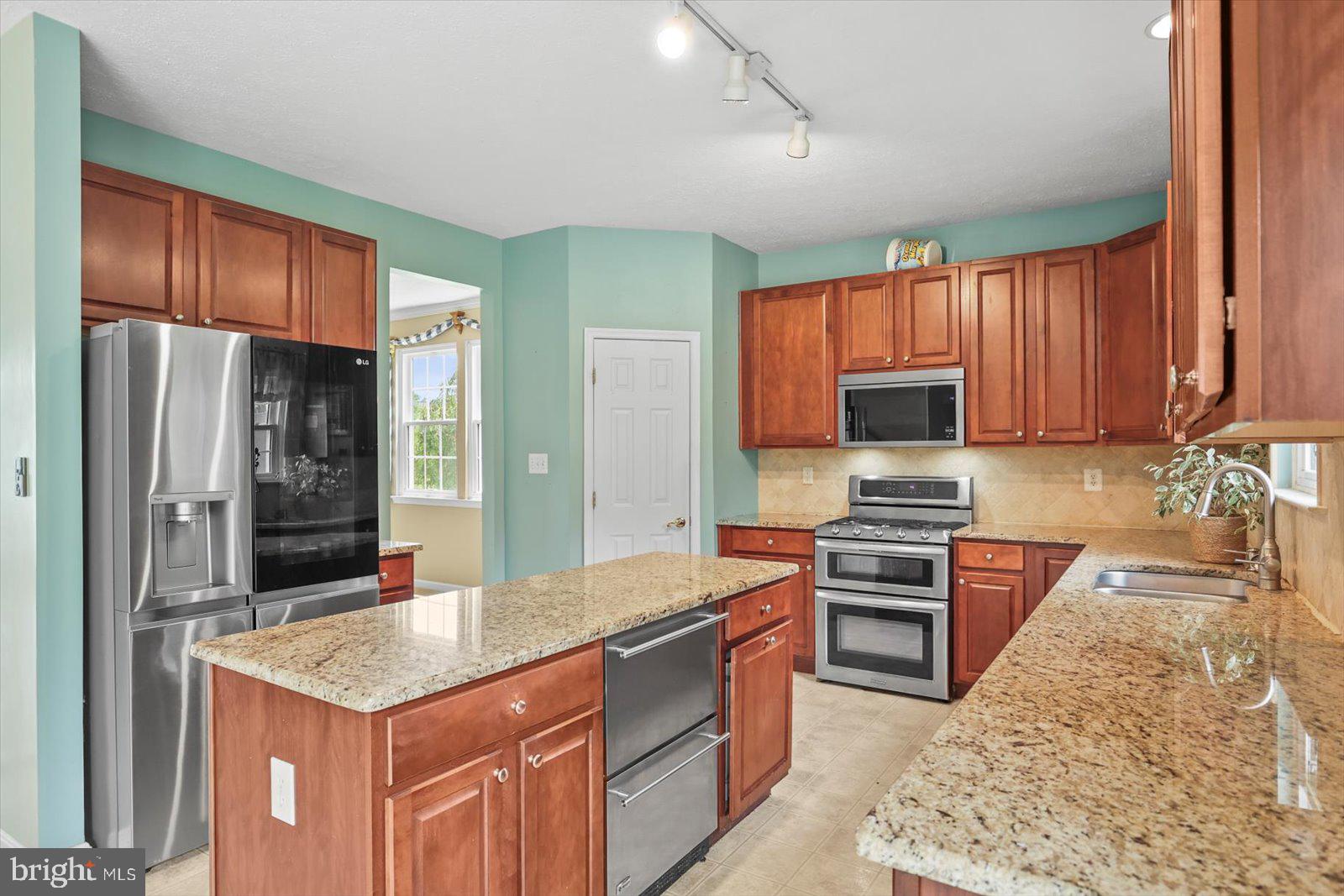 1280 CRANBERRY LANE W