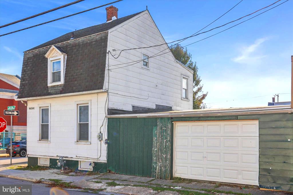 32 S WEST STREET