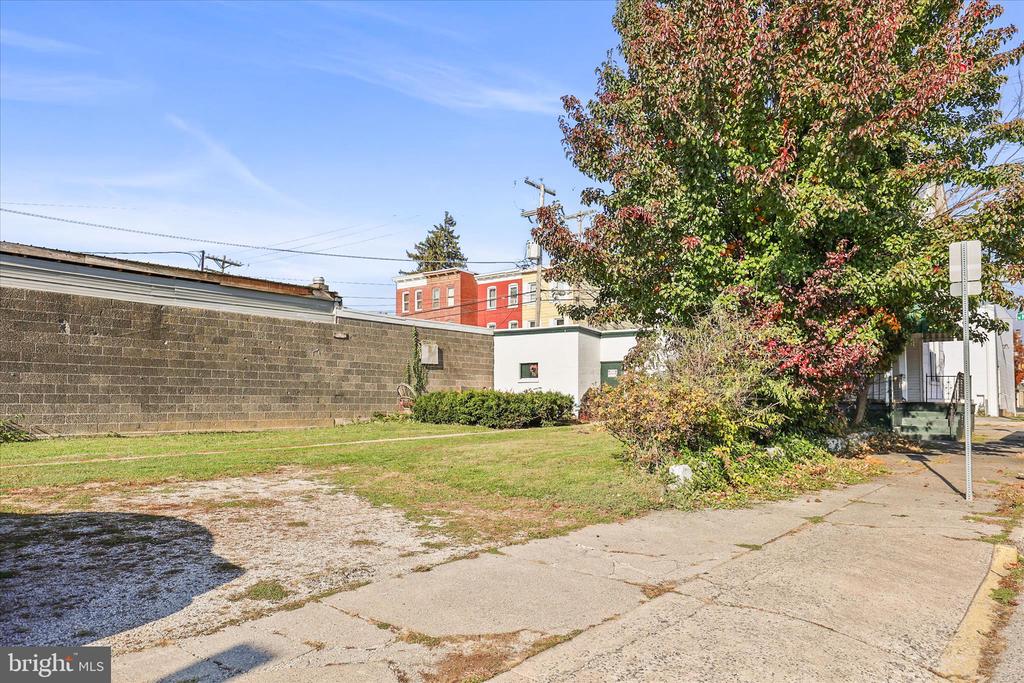 32 S WEST STREET