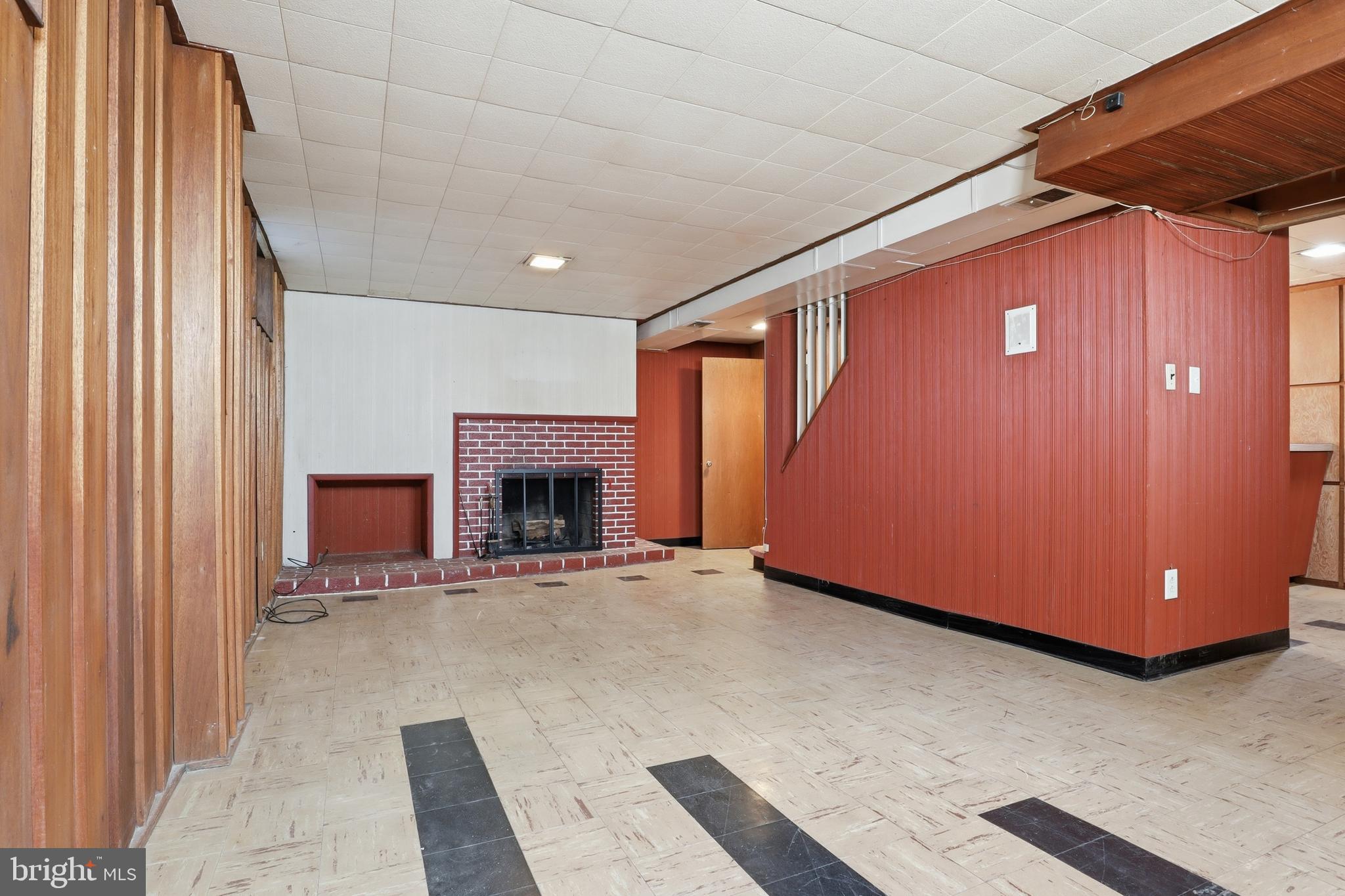 2060 SANDALWOOD COURT