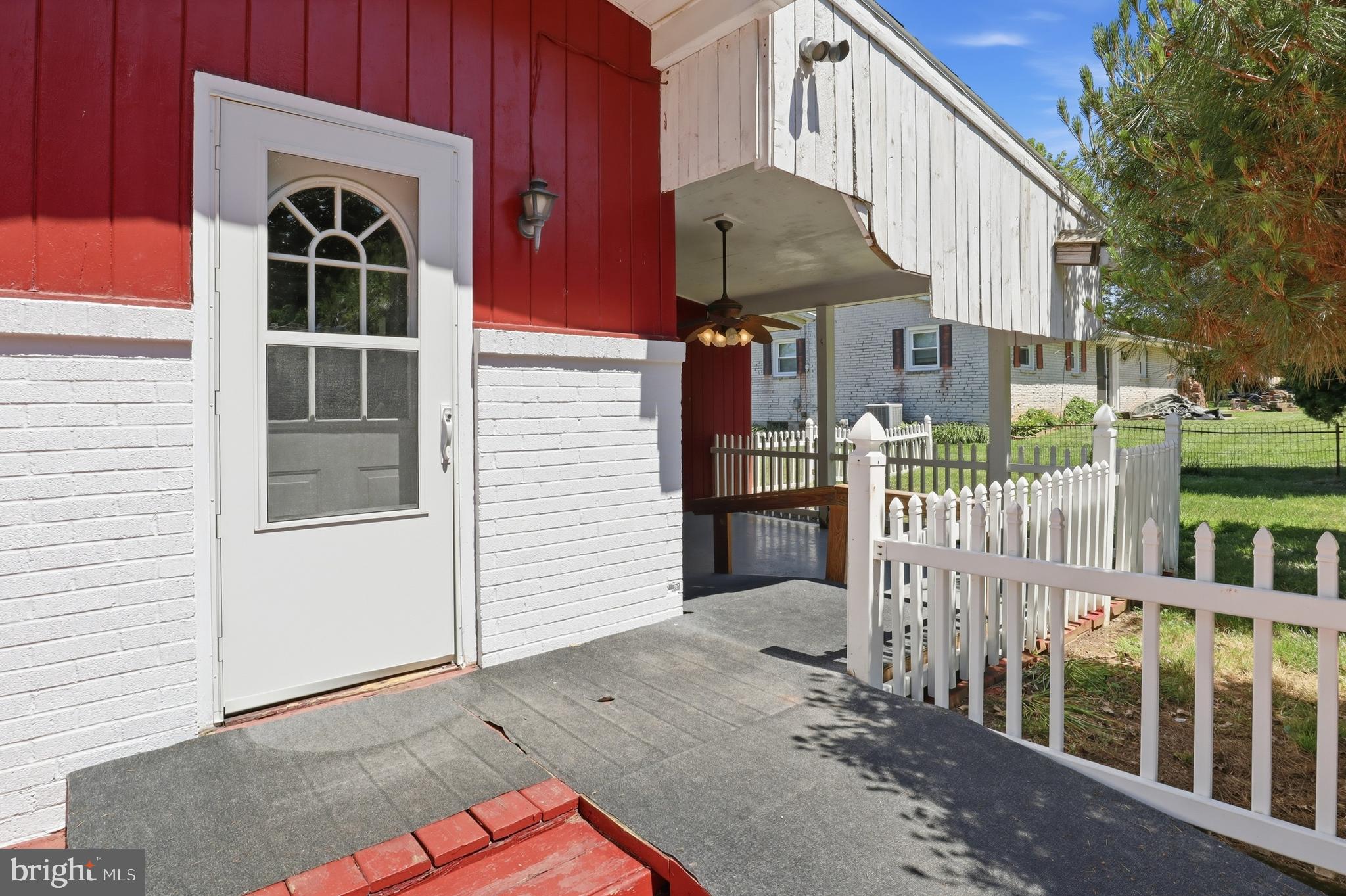 2060 SANDALWOOD COURT