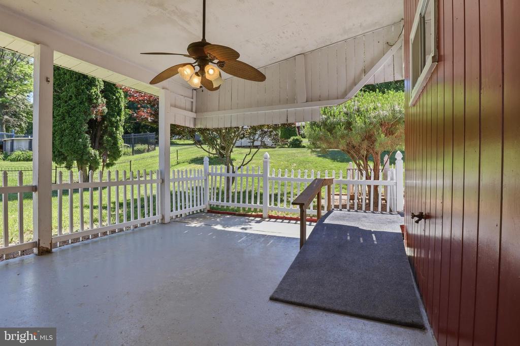 2060 SANDALWOOD COURT