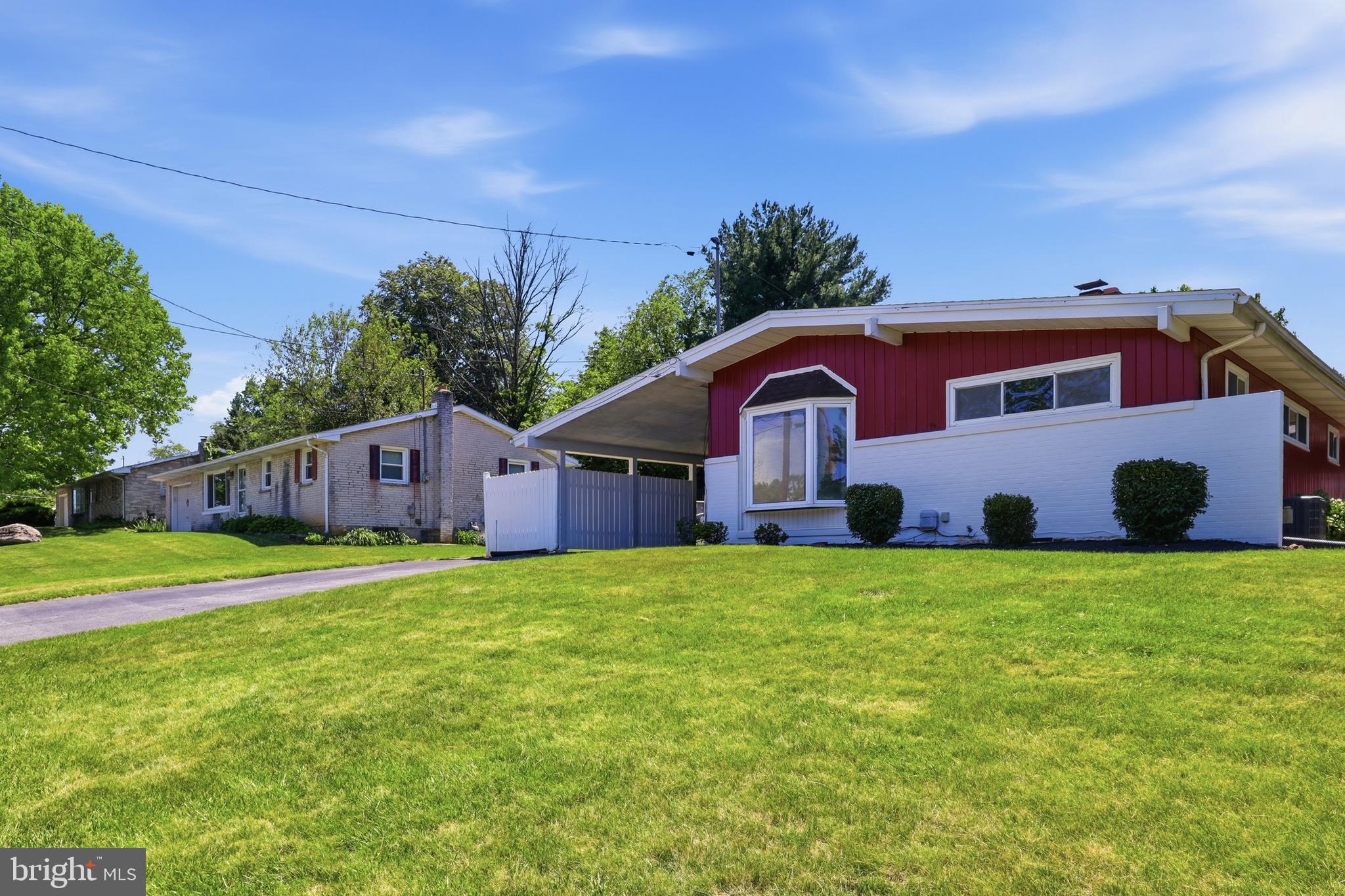 2060 SANDALWOOD COURT