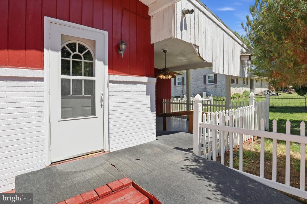 2060 SANDALWOOD COURT